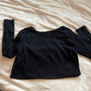 H&M
Color: Black
Type: Longsleeve sweater
Size: Large